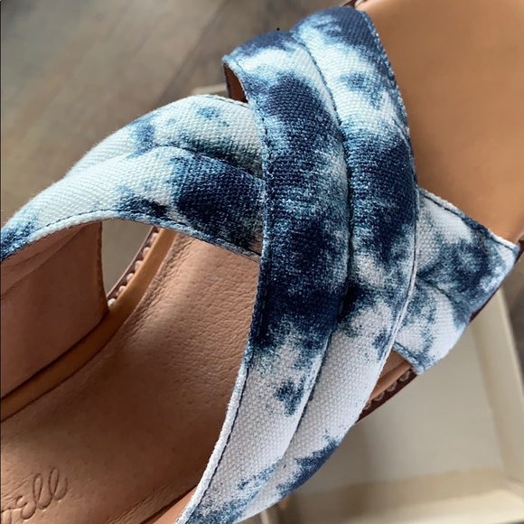 NEW 💙 MADEWELL Puffy Strap Tie-Dye Print Sandals - Picture 6 of 8